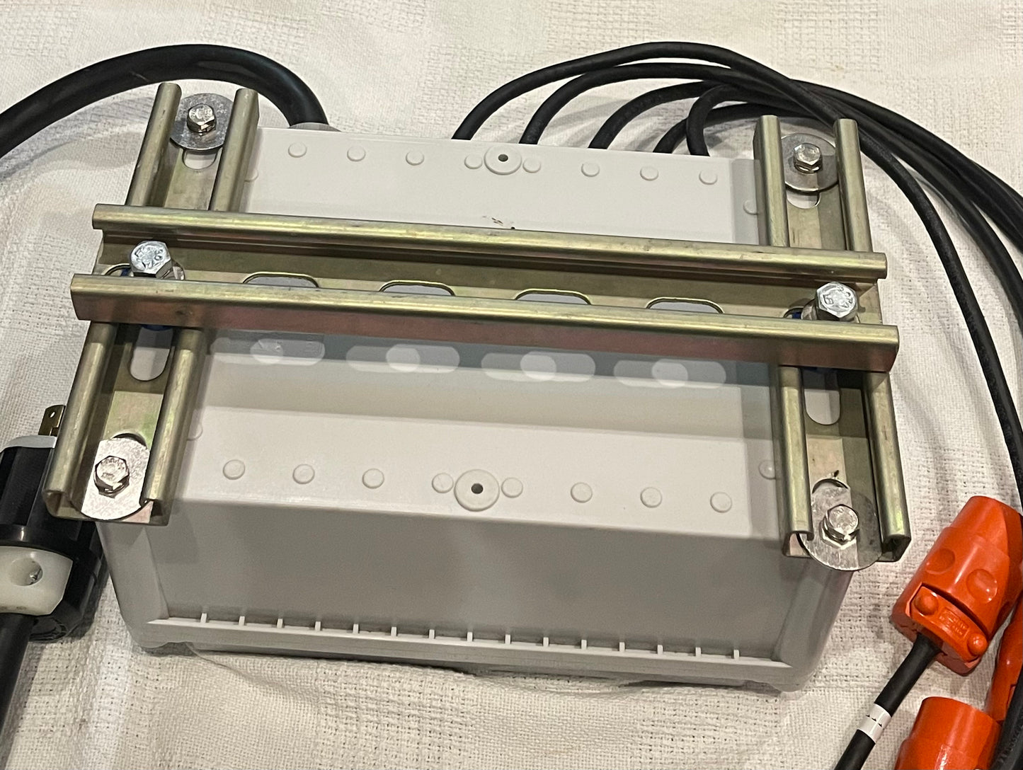 Power Controller 240V/120V in / 120V out
